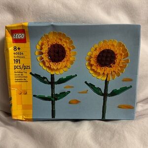 LEGO Sunflower Display Set with Yellow and Green
